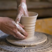 Мастер-классы по лепке из глины и за гончарным кругом в студии Ceramista фотографии