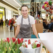 Праздничная программа «Твоя очередь расцветать!» в «Охта Молл» фотографии