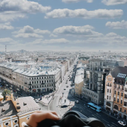 Экскурсия «Всем и каждому: Питер с высоты, дворы, парадные и квартира Довлатова» фотографии