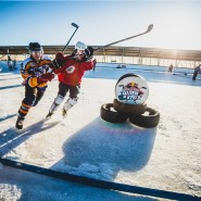 Хоккейный турнир на открытом воздухе Red Bull Шлем и Краги 2021 фотографии
