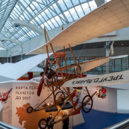 Выставка к 100-летию гражданской авиации России фотографии