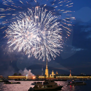 Салют в день Военно-Морского флота с борта теплохода 2025 фотографии