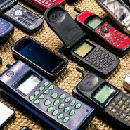 Выставка мобильных телефонов в музее Яндекса фотографии