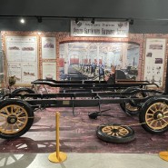 Выставка старинных автомобилей «Олдтаймер-Галерея» в Санкт-Петербурге фотографии
