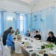 Творческие мастер-классы, арт-бранчи и лекции для девушек на 8 марта в студиях Artista 2025 фотографии