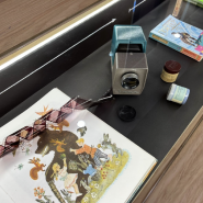 Выставка-квест «Выжить в библиотеке» фотографии