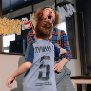 Стендап для детей: семейное комедийное шоу выходного дня фотографии