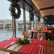 Зимний круиз по Неве на трехпалубном теплоходе «Шустрый Бобёр» фотографии