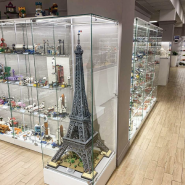 Экскурсия по городу из Лего фотографии