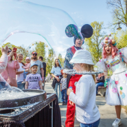 Фестиваль мыльных пузырей в парке Сказок фотографии