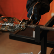 «Шоу стеклодува в Стеклодувной студии Artista Glass» в Севкабель Порту фотографии