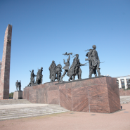 Программа мероприятий на Монументе героическим защитникам Ленинграда 2023 фотографии