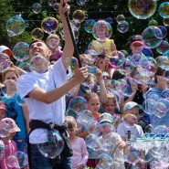 Фестиваль мыльных пузырей в парке Сказок-2022 фотографии