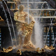 Осенний праздник фонтанов в Петергофе 2022 фотографии