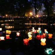 Фестиваль водных фонариков фотографии