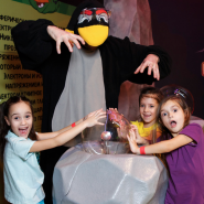 Выставка «Остров детства» в Angry Birds Activity Park фотографии