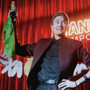 Стендап для детей: семейное комедийное шоу выходного дня фотографии