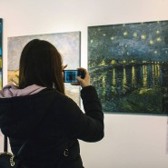 Выставка полотен в технике жикле «Ван Гог и Тео» фотографии