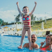 Открытый бассейн в «Охта-Парке» фотографии