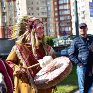 Театральное шествие детского театра в Приморском районе фотографии