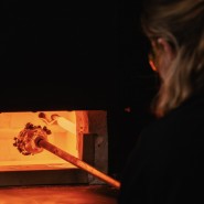 «Шоу стеклодува в Стеклодувной студии Artista Glass» в Севкабель Порту фотографии
