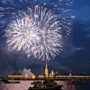Салют в день Военно-Морского флота с борта теплохода 2023 фотографии