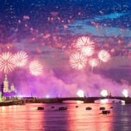 Салют в день Военно-Морского флота с борта теплохода 2025 фотографии