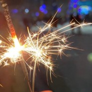 Фестиваль бенгальских огней и световое шоу в Юсуповском саду-2023 фотографии
