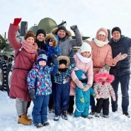Праздник Дня защитника Отечества в парке Стальной десант 2022 фотографии