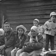 Выставка «Дом окнами на закат» фотографии