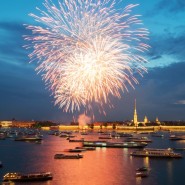 Праздничный артиллерийский салют в Санкт-Петербурге 9 мая 2021 фотографии