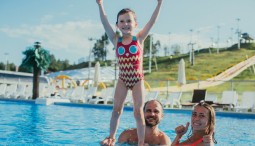 Открытый бассейн в «Охта-Парке»