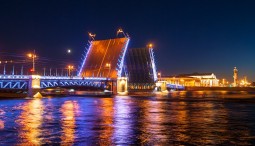Дворцовый мост разведут под музыку Виктора Цоя