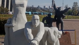 Выставка «Это нужно живым…»». Монументы Победы»