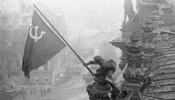 Выставка фотографий Евгения Халдея 