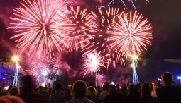 Праздничный фейерверк в Петропавловской крепости 2016
