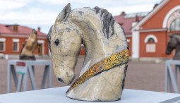 Выставка керамики «Глазурь и грива»
