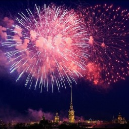 Праздничный салют в День ВМФ в Санкт-Петербурге 2019 