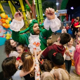 Вечеринки в честь окончания учебного года в  Angry Birds Activity Park