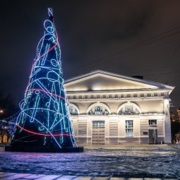 Новогодняя инсталляция у Манежа «Надежда»