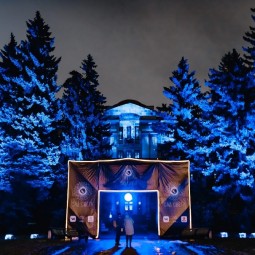 Мультимедийная выставка «Сад Света»