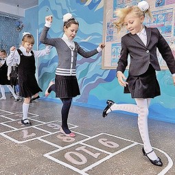 Семейный праздник «32 августа, или Школа вверх тормашками»