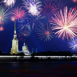 Праздничный салют 9 мая в Санкт-Петербурге 2025