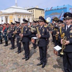 Фестиваль цветов и духовых оркестров в Петропавловской крепости 2026
