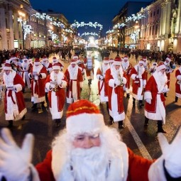 Забег дедов Морозов на Дворцовой площади 2017