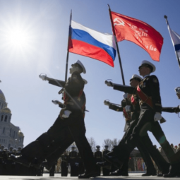 Торжественное прохождение военнослужащих в Кронштадте