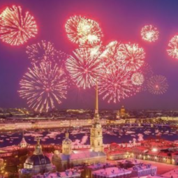 Праздничный артиллерийский салют в честь Дня снятия блокады Ленинграда