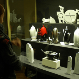 Выставка «Метаморфозы фарфоровой пластики Инны Олевской»