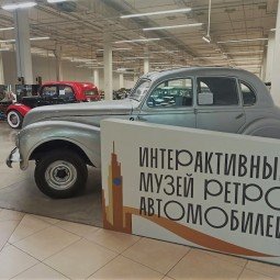 Выставка ретро-автомобилей в ТРК ЛЕТО