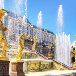 Праздничное открытие фонтанов в Петергофе 2022